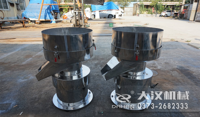 不銹鋼涂料振動(dòng)篩是一種比較受用戶歡迎的產(chǎn)品之一，主要優(yōu)勢(shì)耐酸堿，不生銹，使用壽命長。
