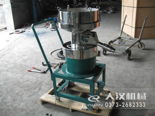 特殊制作的涂料振動(dòng)篩-加裝小推車裝置，方便設(shè)備的移動(dòng)。