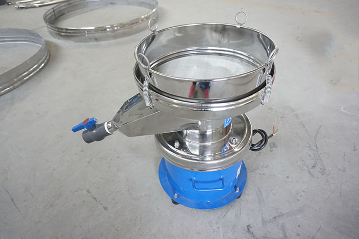 450過濾篩出料口處加裝閥門裝置，便于控制物料的出料量。